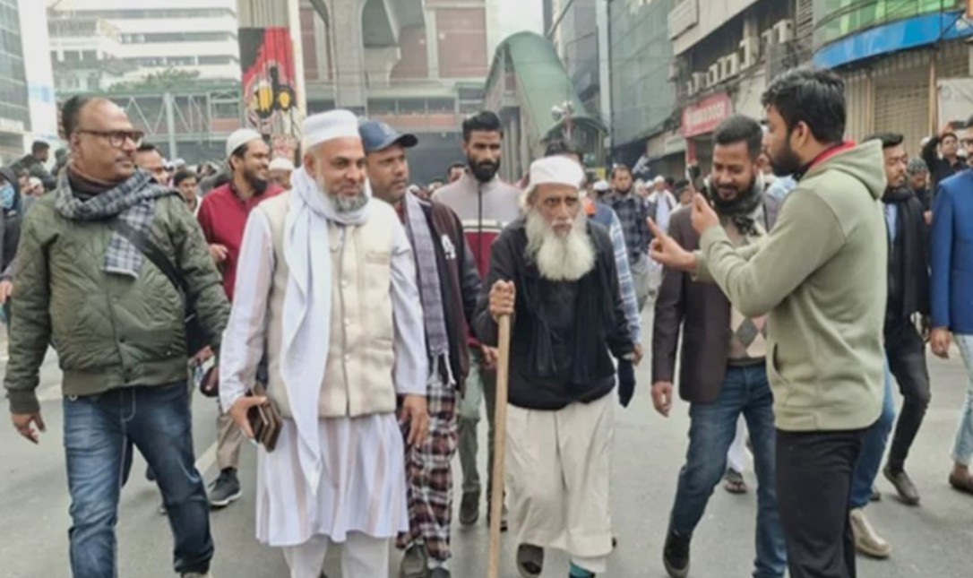 খালেদা জিয়ার জানাজায় অংশ নিতে মাদারীপুর থেকে এলেন ১১০ বছর বয়সী বৃদ্ধ